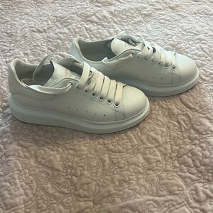 Aleksandra McQueen, excellent Condition